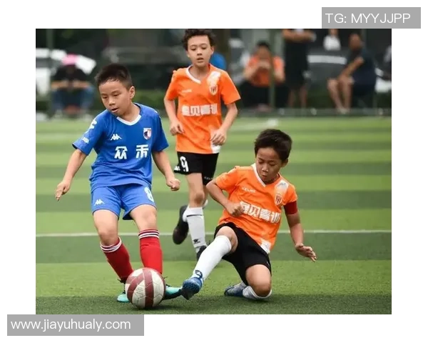 厦门足球教练助力青少年成长培养未来足球明星的梦想与希望